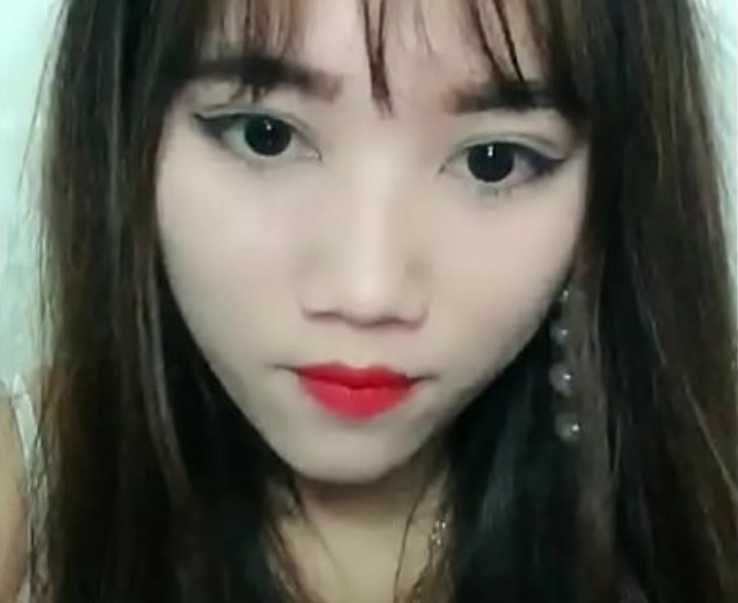 Yunita Uplive Talkshow Livestream