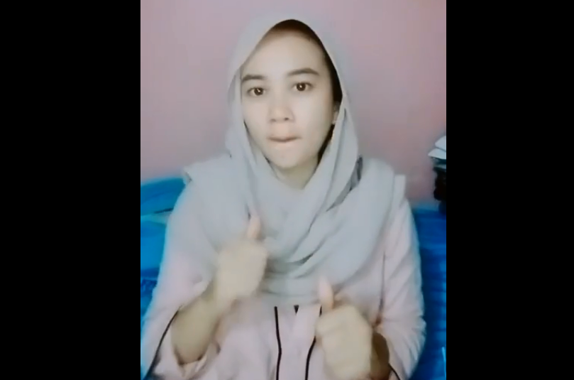 Vita Ukhty Nakal Beha Item Pamer Belahan Susu