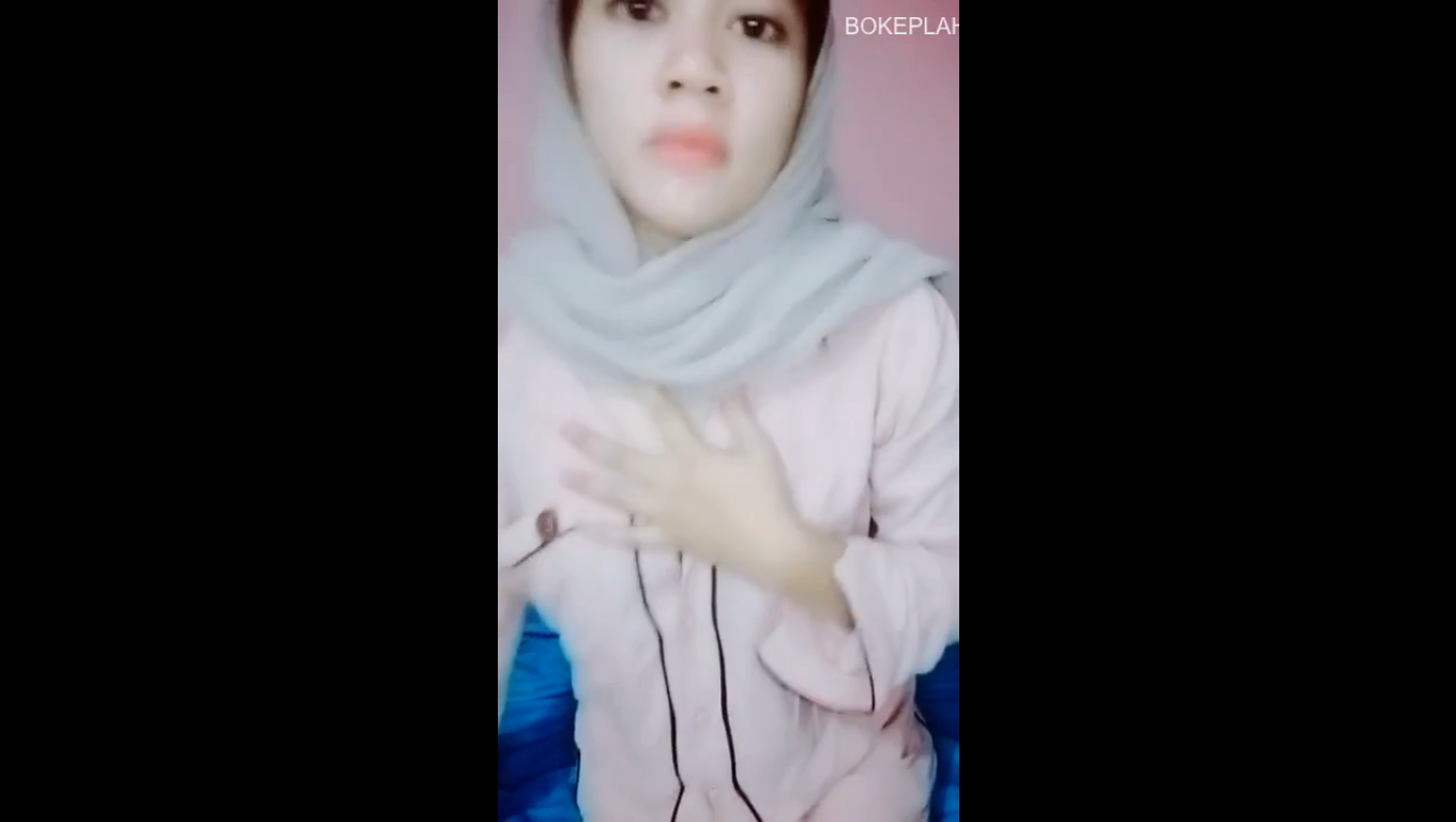 Vita Ukhty Nakal Pamer Belahan Susu Beha Item Pejuhin