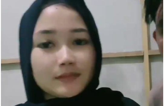 Anita Hijaber Cantik Ngentot Bareng Pacar Toketnya Kenyal