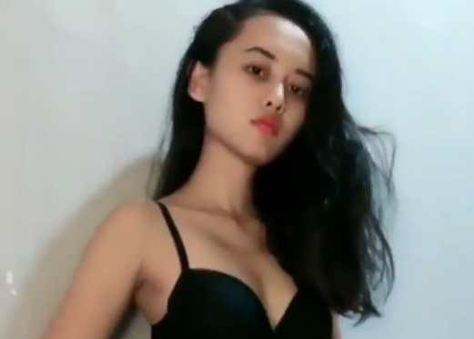 LC Angel Yang Manis Live Pakai Bra Dan Cd Hitam