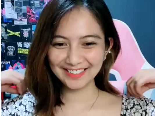 Cantik Live Bugil Mulus