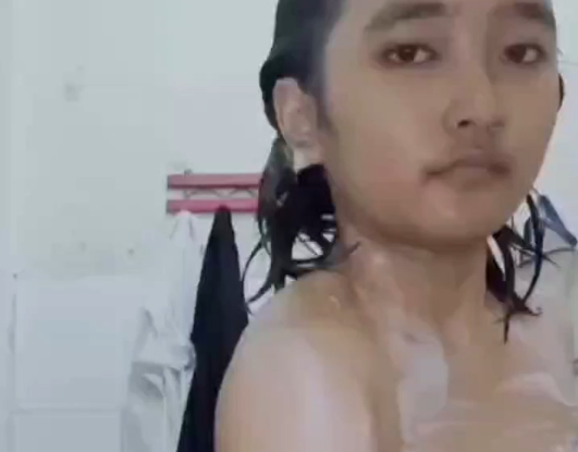Leny Mandi Bodynya Aduhai