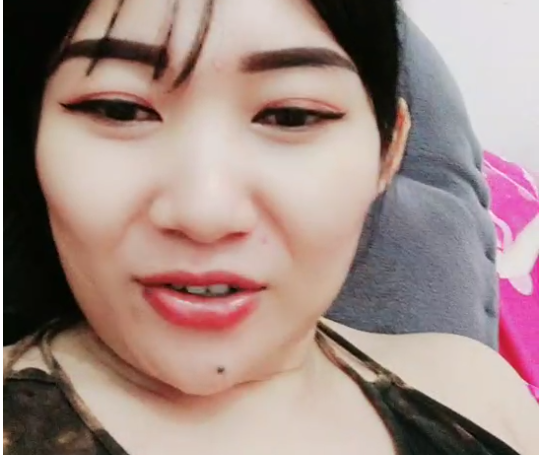 Host Seksi Live Omek Pakai Cd Loreng