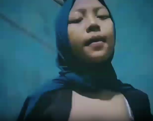 Laely Nanggung Banget Bajunya Gak Di Buka