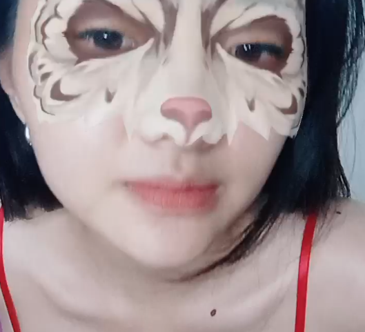 Di Balik Lingerie Merah Cindy Ada Toge Menggantung