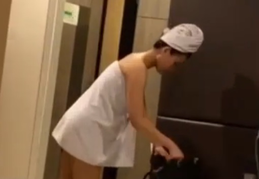Istri Teman Memang Menggoda