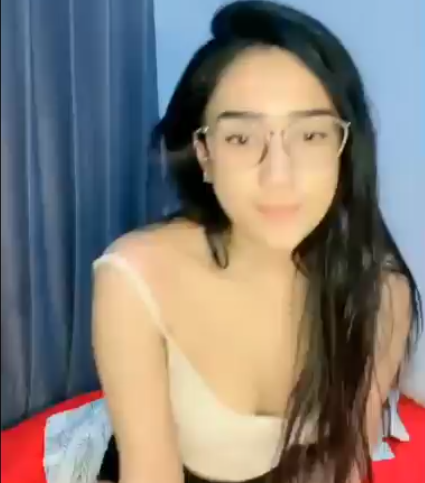 Kembaran Mia Kalifa Live Belahan Payudaranya Menggoda