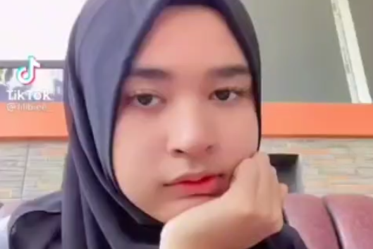 Lillbiee Hijaber Cantik Mainin Meki Sambil Live