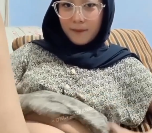 Hijaber Cakep Jilat Uting Sendiri