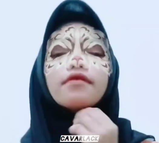 Ara Gadis Kerudung Hitam Selakangannya Mulus