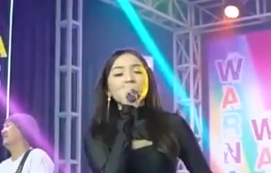 Penyanyi Dangdut Secakep Ini Bisa Diajak VCS Loh