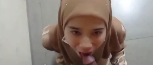 Disepongin Guru Cantik Jilbab Ampe Crot
