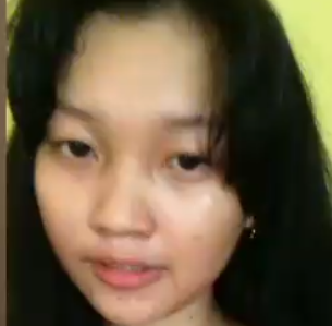Seksinya Adella Saat Pamer Susu