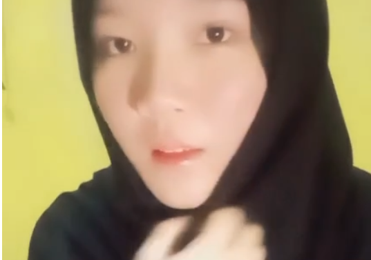 Jia Live Buka Hijab Ngangkang