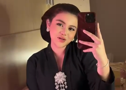 Video Crot Kemolekan Tubuh Susu Gede Silvanarmy