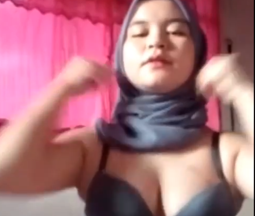 VCS Bareng Pacar Hijab Cantik