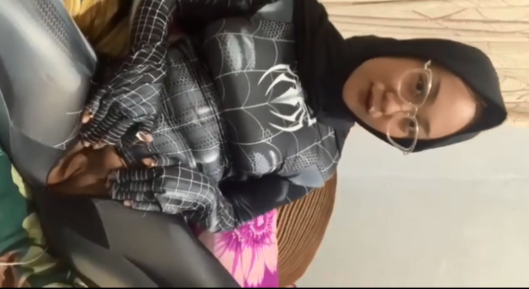 Hijabers Kacamata Cosplay Spide Woman Barbar Ngocok Meki