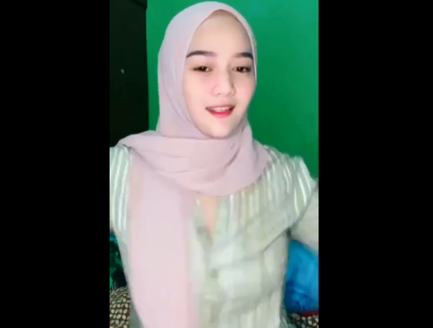 Live Via Hijaber Buka Aurat