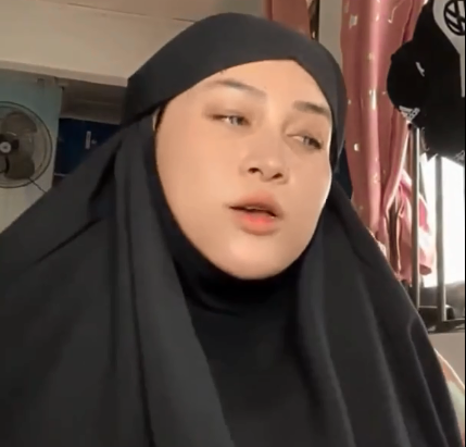 Makcik Gemoy Hijab Malay