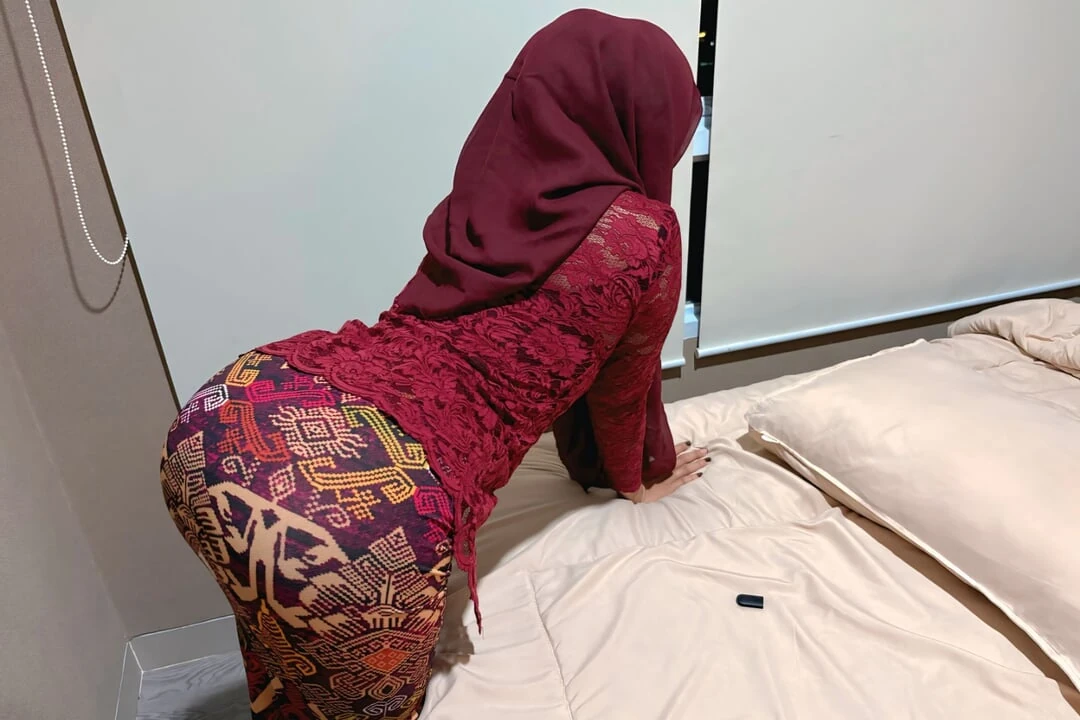 Abg Hijab Baju Merah Ngewe