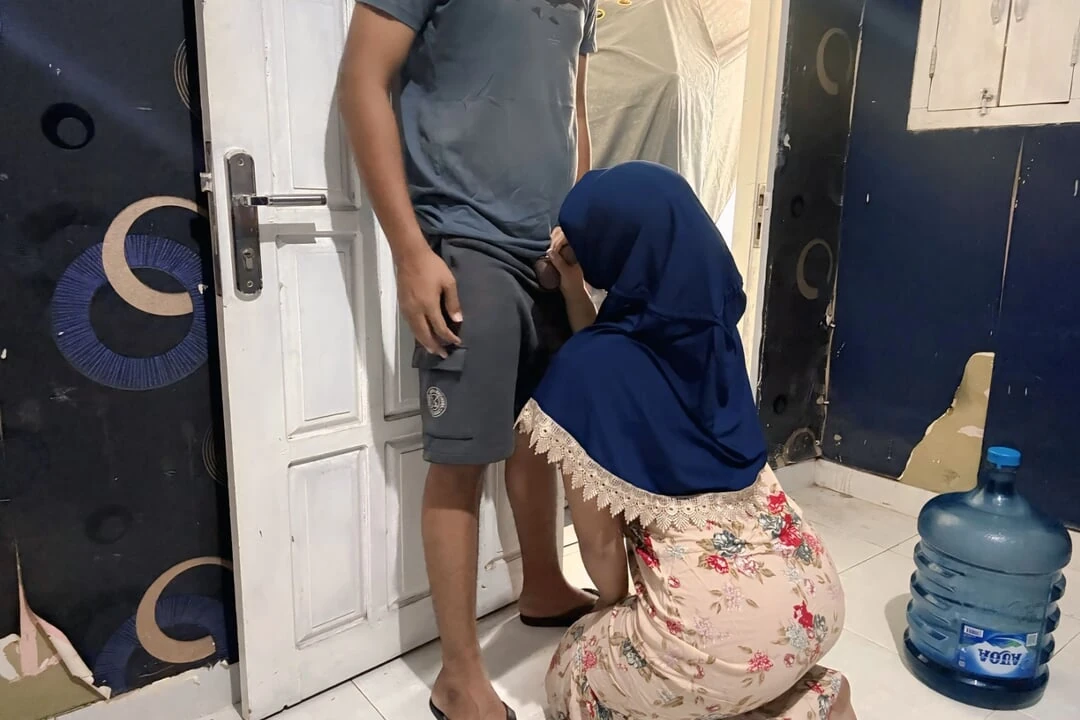 Hijab Ngentot Sama Tukang Galon Ngentot